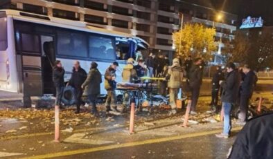 Ankara'daki zincirleme kazanın üzerine alkollü sürücü kalabalığın arasına daldı